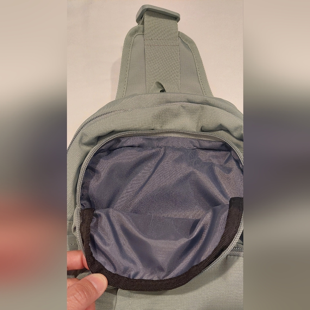 Adidas Green Backpack Durable Minimalist Design - Picture 7 of 16